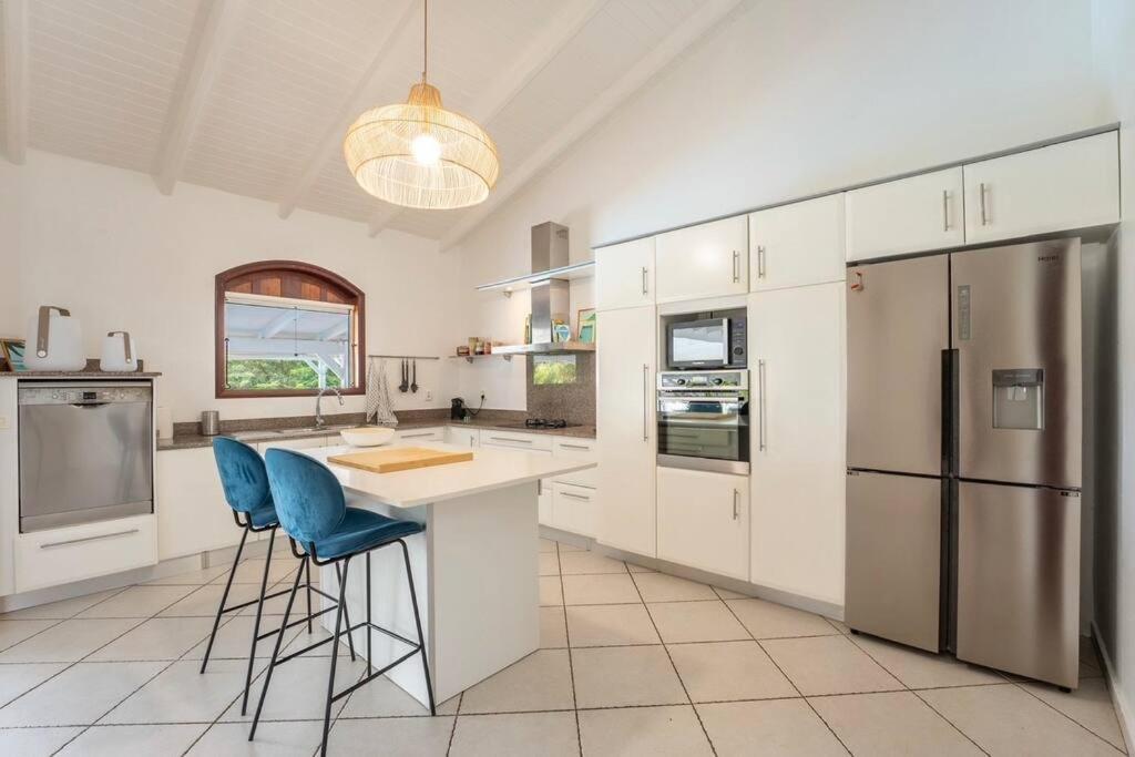 Spacieuse Villa Corossol Avec Piscine Et Jeux Exterieurs Le Gosier  Eksteriør bilde