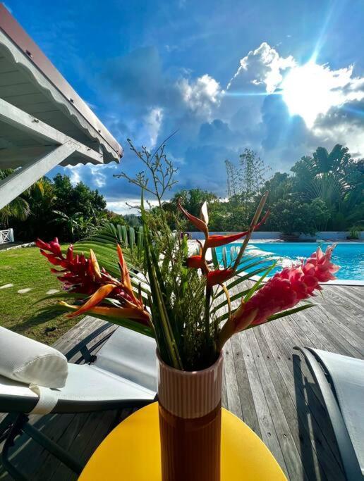 Spacieuse Villa Corossol Avec Piscine Et Jeux Exterieurs Le Gosier  Eksteriør bilde