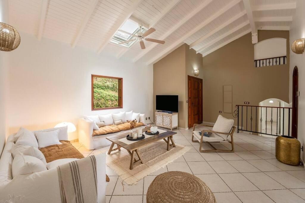 Spacieuse Villa Corossol Avec Piscine Et Jeux Exterieurs Le Gosier  Eksteriør bilde
