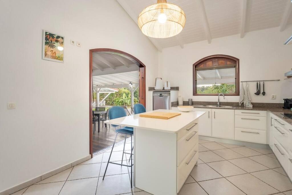 Spacieuse Villa Corossol Avec Piscine Et Jeux Exterieurs Le Gosier  Eksteriør bilde