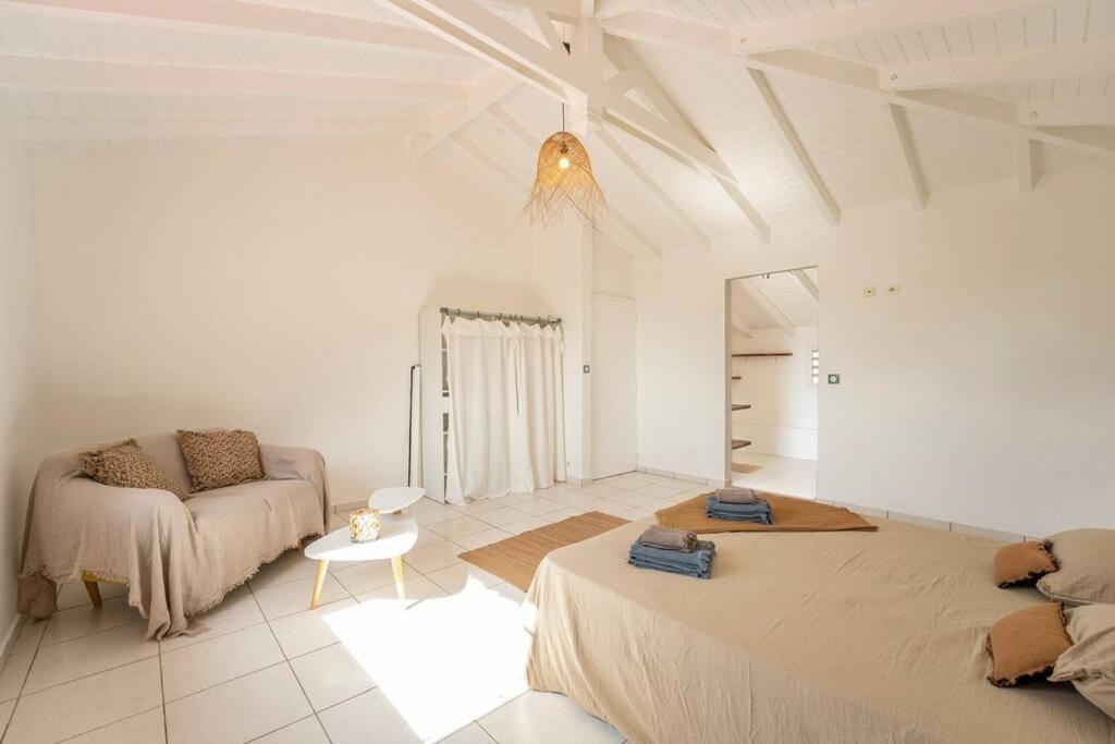 Spacieuse Villa Corossol Avec Piscine Et Jeux Exterieurs Le Gosier  Eksteriør bilde